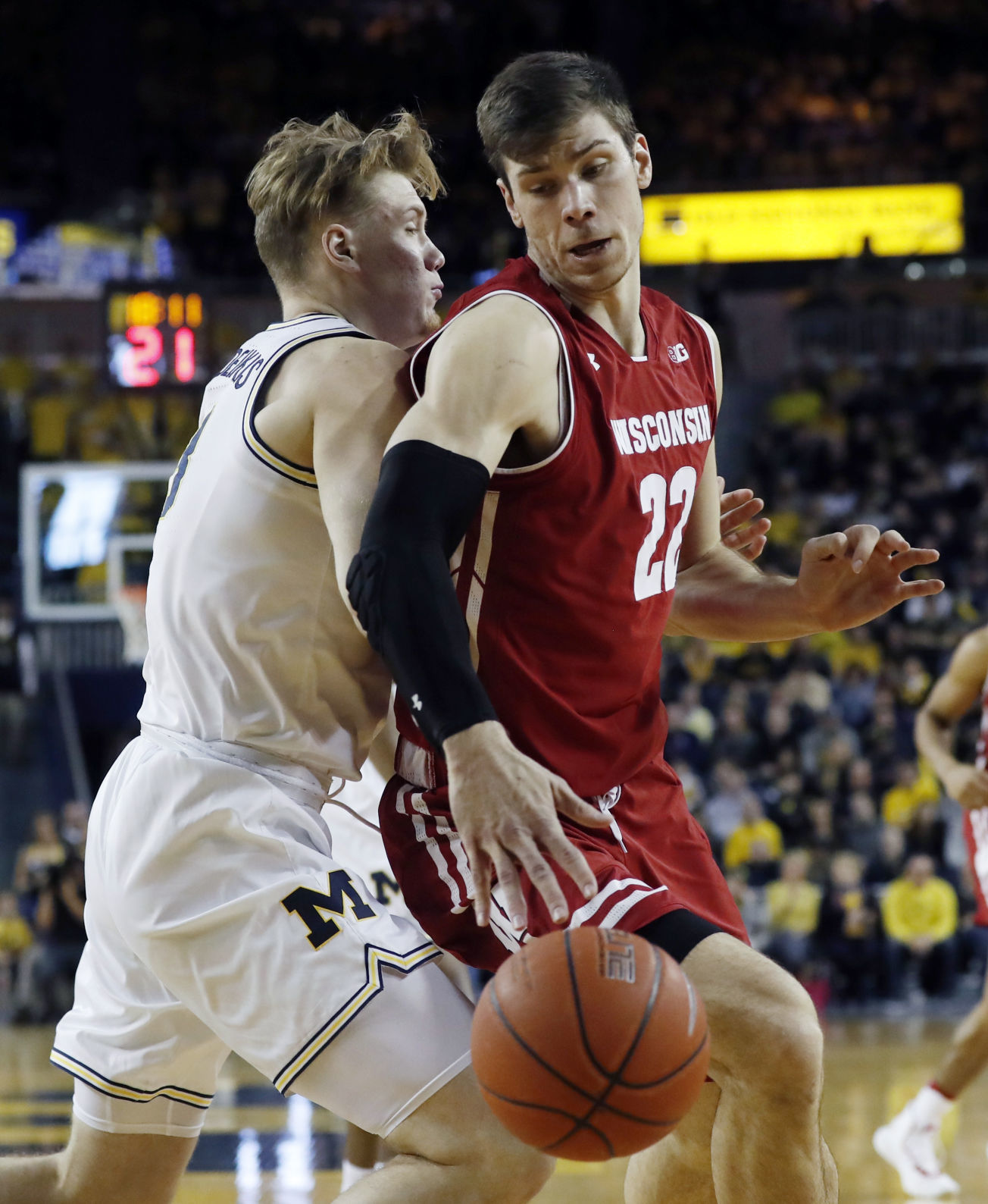 No. 7 Wolverines 61, No. 19 Badgers 52
